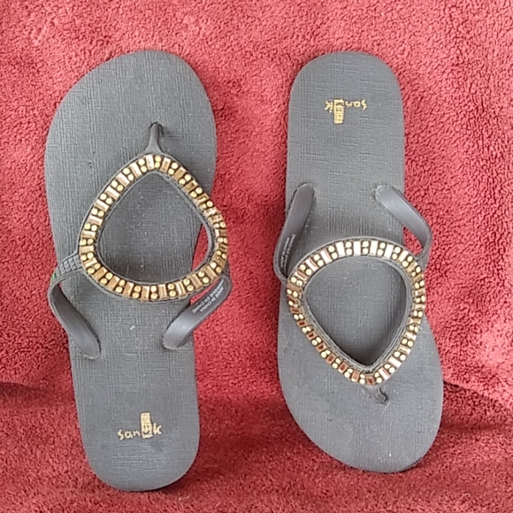 Sanuk Shoes - Sanuk flip flops